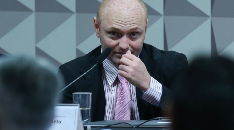 ex-presidente-jair-bolsonaro-apresenta-queixa-crime-contra-hacker-da-vaza-jato
