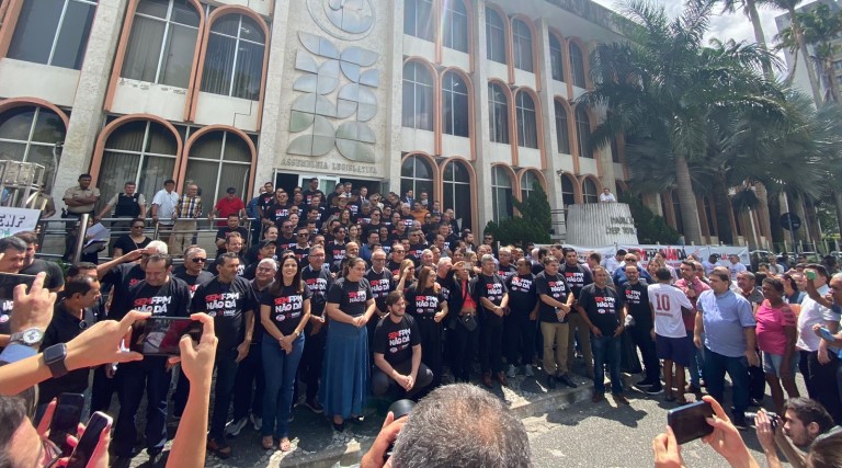 praca-dos-tres-poderes-esta-tomada-por-prefeitos-e-prefeitas-da-paraiba-em-protesto-contra-a-queda-do-fpm
