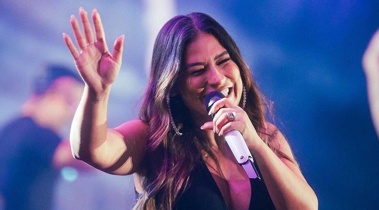 simone mendes volta ao passado e faz novas versoes de musicas do forro muido