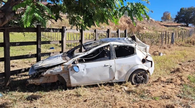 motorista sem habilitacao e embriagado provoca acidente e nove pessoas incluindo quatro criancas ficam feridas