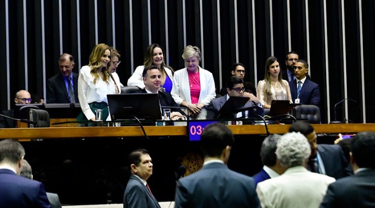 Congresso aprova R$ 15 bilhões para compensar perda de estados e municípios 1 congresso aprova r 15 bilhoes para compensar perda de estados e municipios