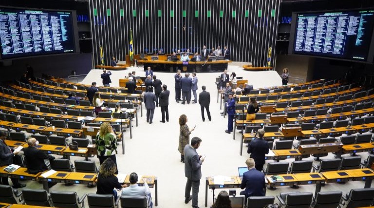 Deputados aprovam urgência para funcionamento de comércio aos domingos e feriados 1 deputados aprovam urgencia para funcionamento de comercio aos domingos e feriados