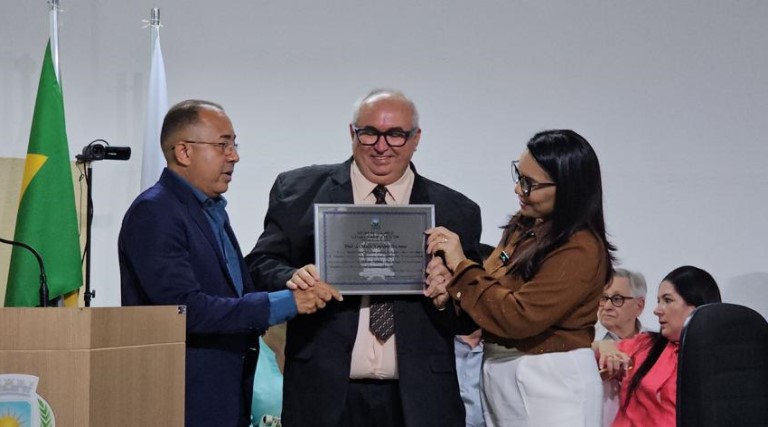 "Emocionante Cerimônia: Ideltonio Moreira recebe o Título de Cidadão Honorário" 1 emocionante cerimonia ideltonio moreira recebe o titulo de cidadao honorario