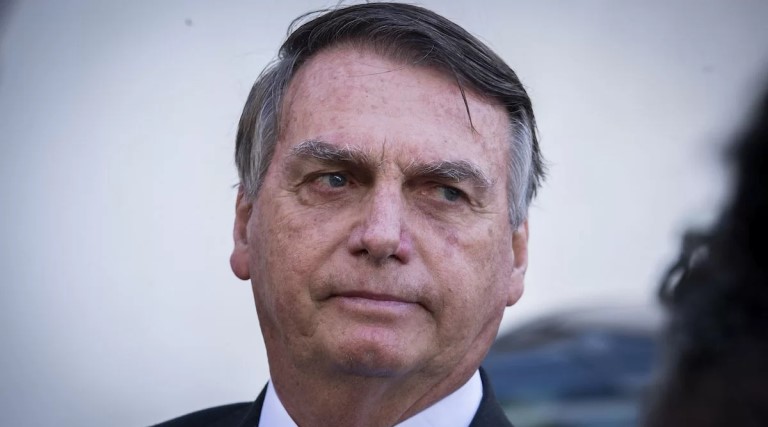 governo custeara dois assessores que vao com bolsonaro a posse de milei