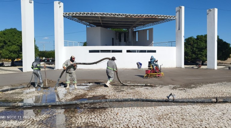 "Uiraúna: A Transformação do Piso da Praça Joca Claudino" 1 uirauna a transformacao do piso da praca joca claudino