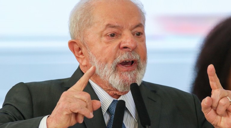Redução de gastos com cartão corporativo no governo Lula