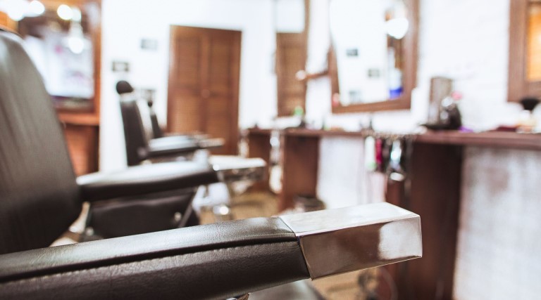 Barbeiro é preso por tráfico de drogas: Clientes carecas levantam suspeitas 1 barbeiro e preso por trafico de drogas clientes carecas levantam suspeitas