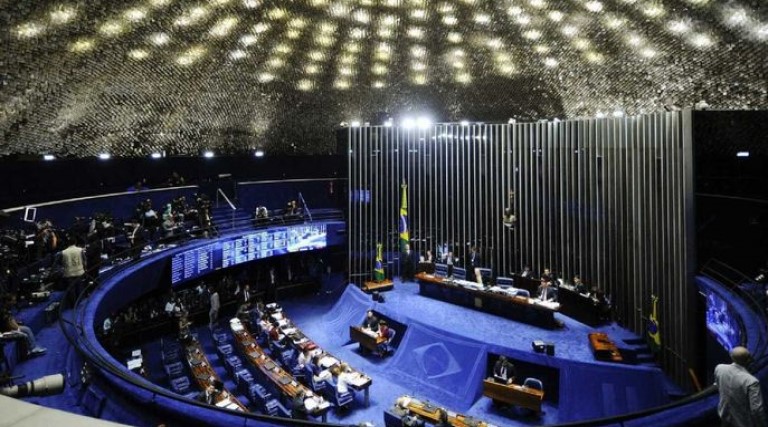 "Brasileiros Desconfiados: Políticos, Ministros e Líderes Sob Escrutínio" 1 brasileiros desconfiados politicos ministros e lideres sob escrutinio