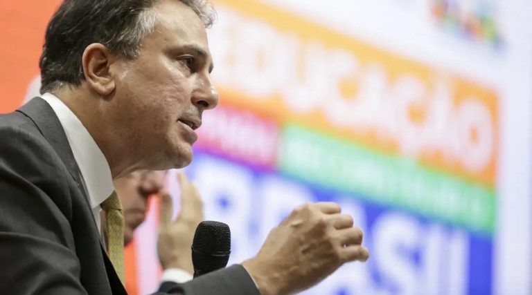 ministerio-da-educacao-avalia-restricoes-aos-cursos-de-licenciatura-100-ead