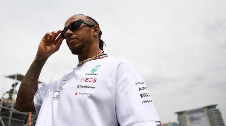 Hamilton deixa Mercedes, Ferrari o recebe em 2025