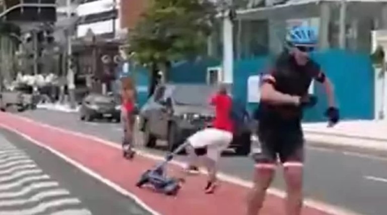 Vídeo: Cotovelada violenta na ciclovia termina em acidente chocante