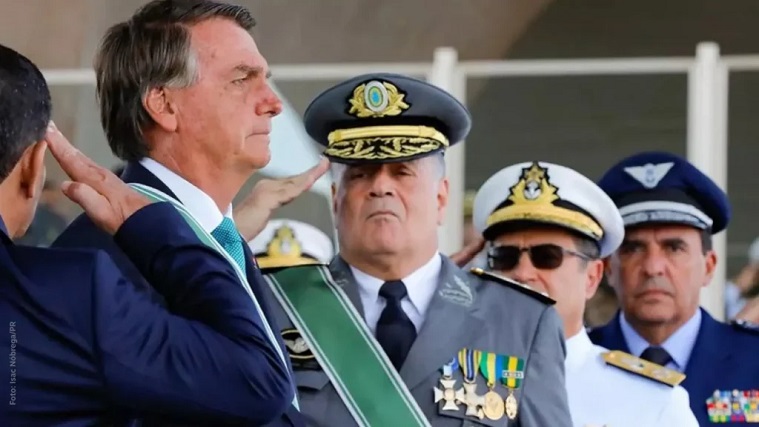 Depoimentos Ex-comandantes agravam situação de Bolsonaro