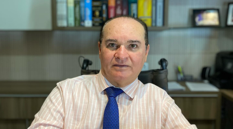 Dr. Raimundo Cezário: Uma Vida de amor, dedicação e sucesso profissional 1 Dr. Raimundo Cezário: Uma Vida de amor, dedicação e sucesso Profissional