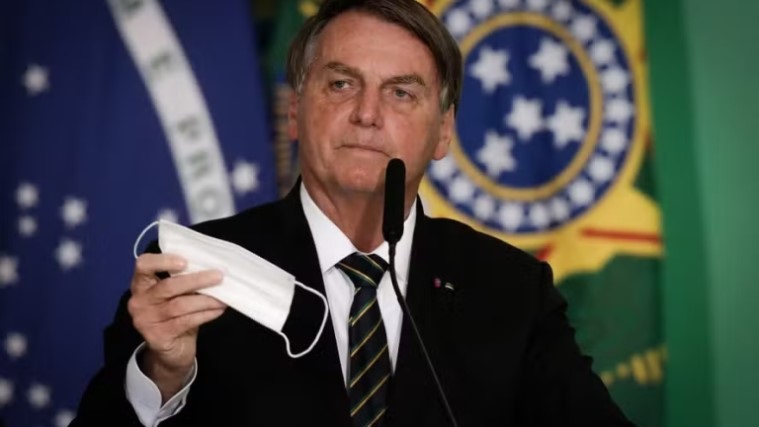 Fraude no cartão de vacina de Bolsonaro revelada