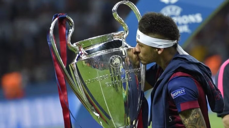 Neymar entra na lista de lendas do Barcelona