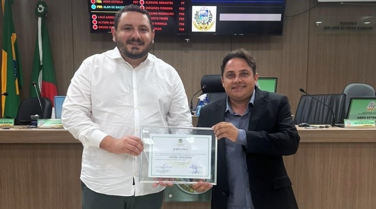Médico Junior Pires recebe título de cidadania da Câmara de Vereadores de Sousa