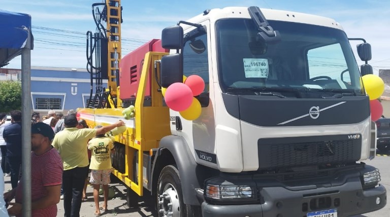Uiraúna celebra chegada de Perfuratriz Fergel para combate à seca 1 Uirauna celebra chegada de Perfuratriz Fergel para combate a seca 1