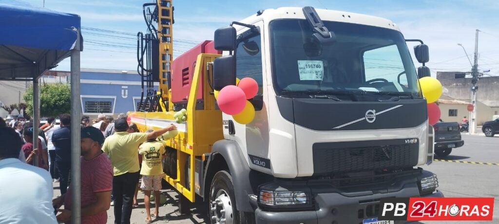 Uiraúna celebra chegada de Perfuratriz Fergel para combate à seca 5 WhatsApp Image 2024 05 04 at 11.28.21 1