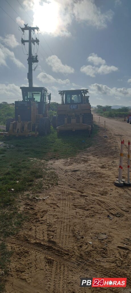 Fotos: Início da obra de pavimentação da PB 387 que liga Uiraúna a Vieirópolis 4 WhatsApp Image 2024 05 22 at 08.17.49 2