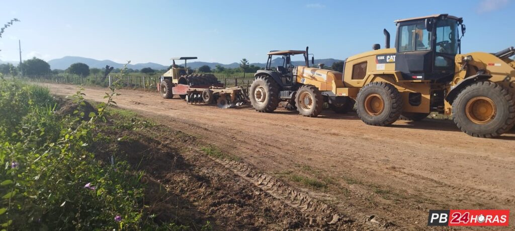 Fotos: Início da obra de pavimentação da PB 387 que liga Uiraúna a Vieirópolis 6 WhatsApp Image 2024 05 22 at 08.17.50 1