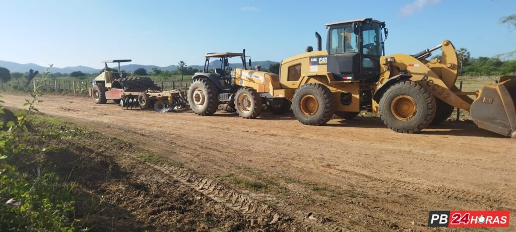 Fotos: Início da obra de pavimentação da PB 387 que liga Uiraúna a Vieirópolis 8 WhatsApp Image 2024 05 22 at 08.17.50