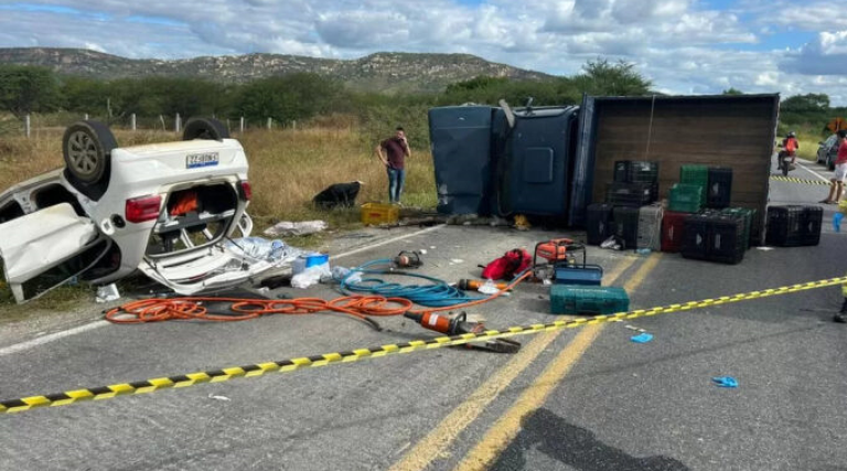 Acidente grave deixa três mortos na BR-361 1 Acidente grave deixa três mortos na BR-361