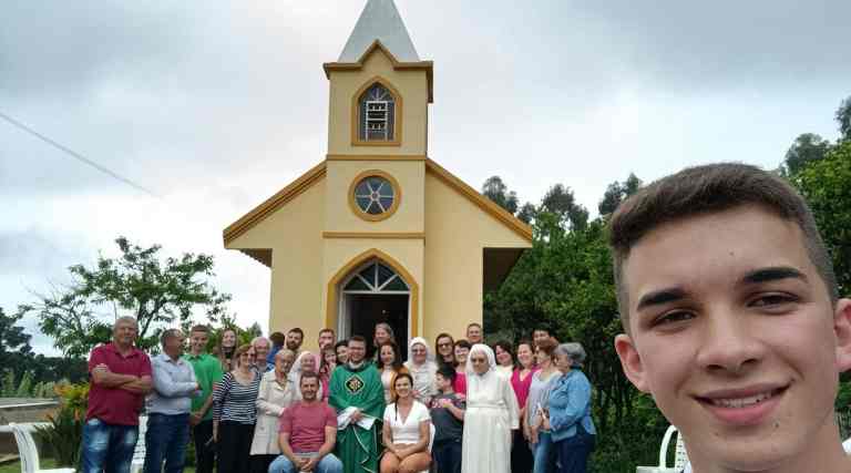 Menino constrói capela aos 13 Anos no Paraná