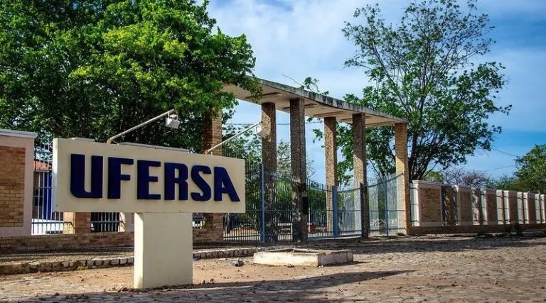 Professores da Ufersa aprovam greve geral