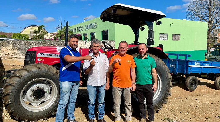 Associação dos agropecuaristas de Poço Dantas recebe trator para fortalecer as atividades rurais do Município 1 Associação dos agropecuaristas de Poço Dantas recebe trator para fortalecer as atividades rurais do Município