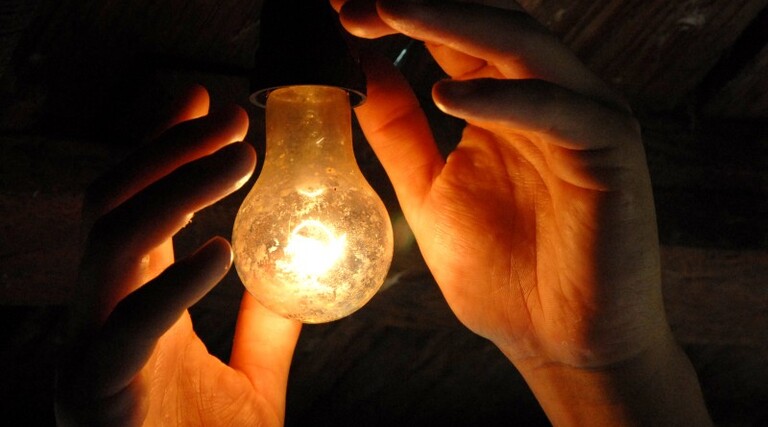 Conta de luz aumenta com bandeira vermelha 2 a partir de hoje 1 Conta de luz aumenta com bandeira vermelha 2 a partir de hoje