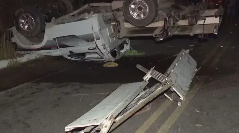 Pai morre e filha de 5 anos fica ferida em acidente na PB-011, na PB 1 Pai morre e filha de 5 anos fica ferida em acidente na PB-011, na PB