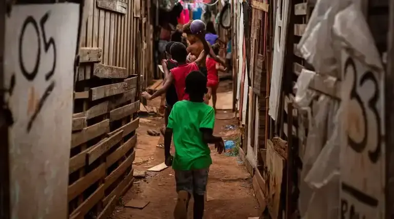 Miséria no Brasil atinge menor nível da História, aponta IBGE 1 Miséria no Brasil atinge menor nível da História, aponta IBGE