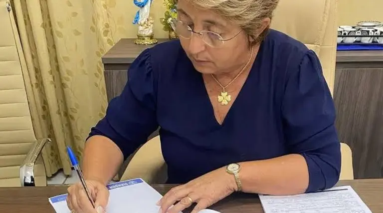 Prefeita Leninha Romão assina adesão ao Garantia-Safra 2024 1 Prefeita Leninha Romão assina adesão ao Garantia-Safra 2024
