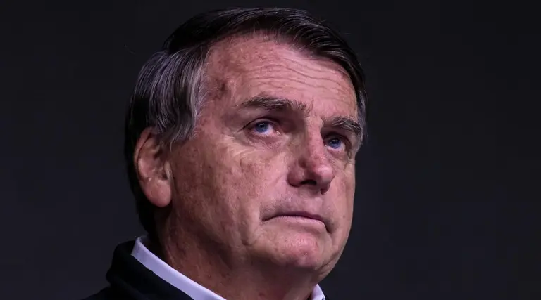 Bolsonaro pede 83 dias para responder à PGR
