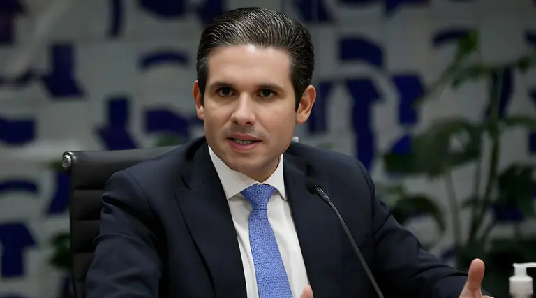 Hugo Motta anuncia comissão para discutir voto eletrônico remoto
