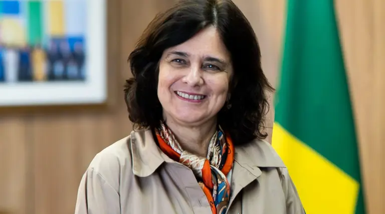 Lula demite Nísia Trindade; Padilha assume Saúde