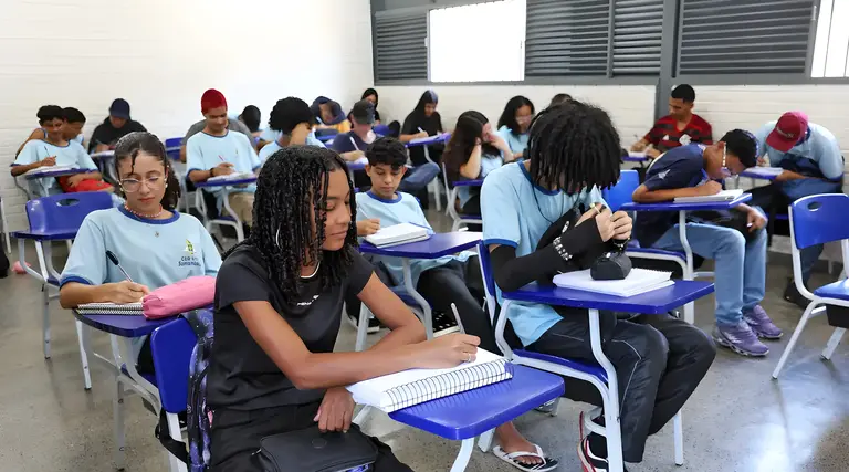 Pé de Meia chega hoje para formados no ensino médio em 2024