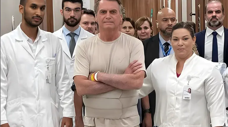Bolsonaro recebe alta após cirurgia de intestino