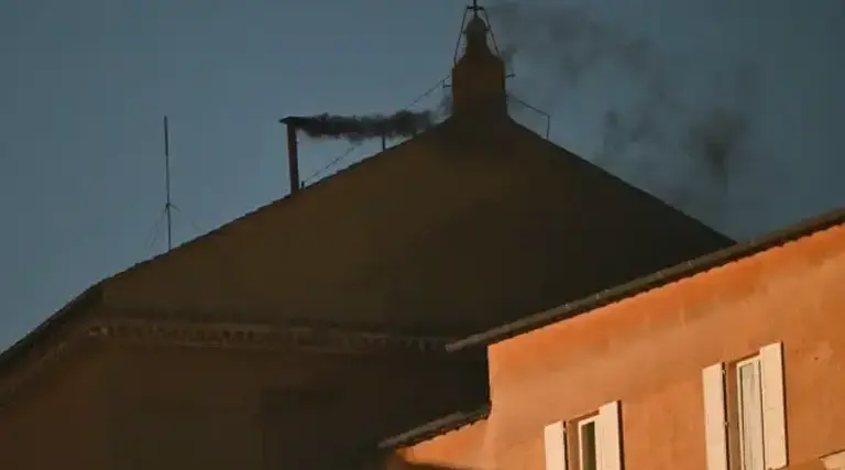 Fumaça Preta: Conclave não elege novo Papa no 1º dia 1 Fumaça Preta: Conclave não elege novo Papa no 1º dia