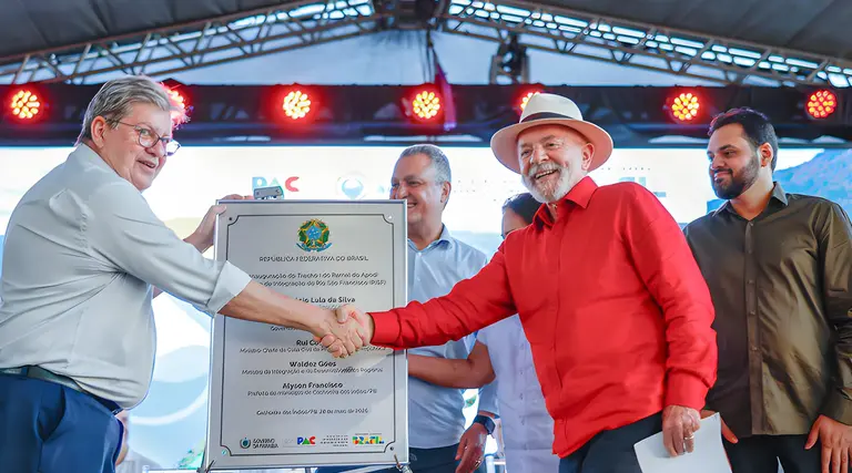 VÍDEO: Lula inaugura 1º trecho do ramal do Apodi na Paraíba 1 Lula inaugura 1o trecho do ramal do Apodi na Paraiba
