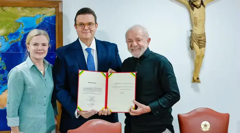 PDT deixa base de Lula após demissão de Lupi