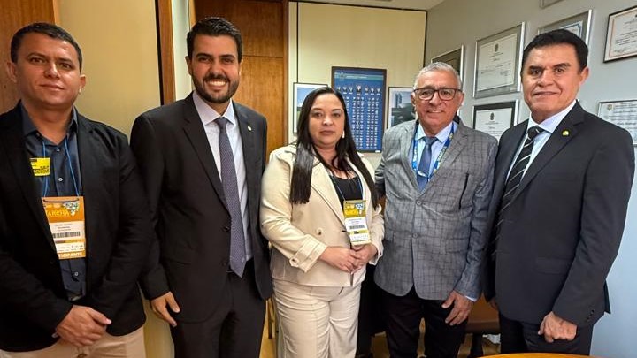 Poço Dantas: Prefeito Itamar Moreira e comitiva são recebidos por Deputados em Brasília