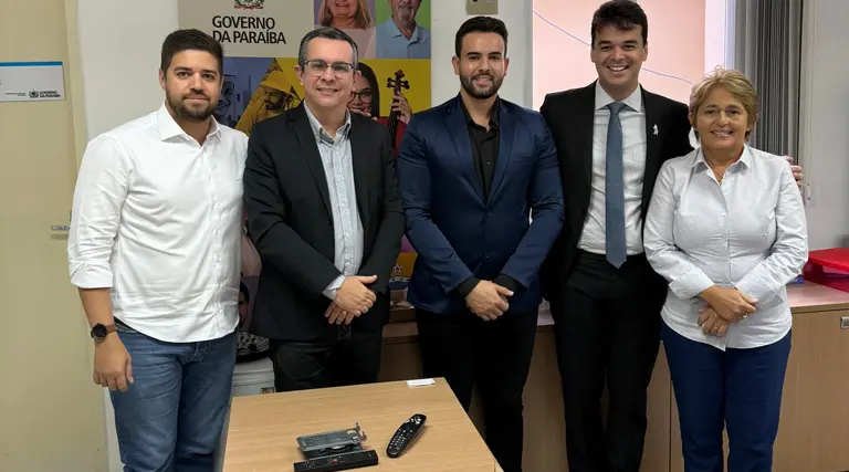 Prefeitura de Uiraúna assina convênio de R$ 2,4 milhões com estado 1 Prefeitura de Uirauna assina convenio de R 24 milhoes com estado