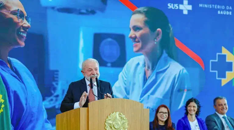 Programa "Agora Tem Especialistas" promete reduzir filas no SUS
