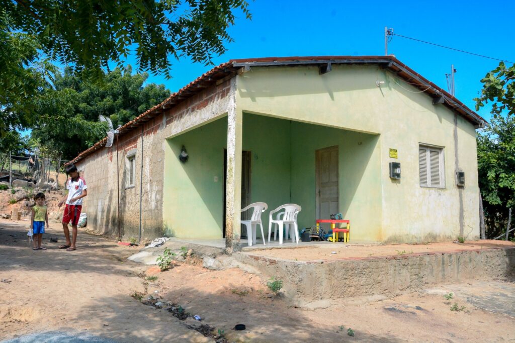 Fotos: Poço Dantas leva energia solar a famílias 2 WhatsApp Image 2025 05 30 at 12.20.00