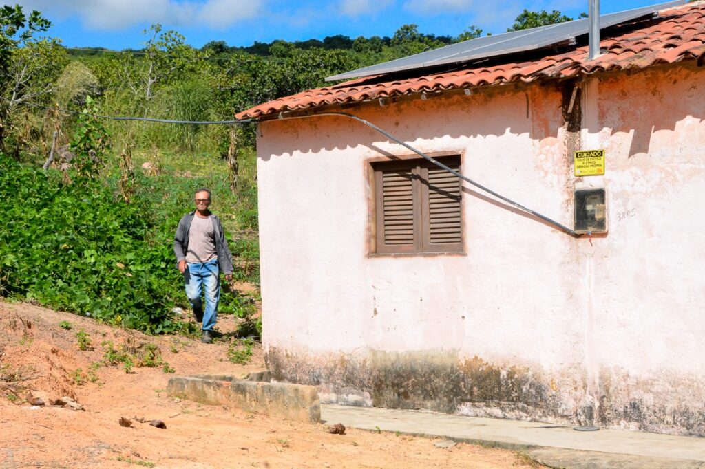 Fotos: Poço Dantas leva energia solar a famílias 5 WhatsApp Image 2025 05 30 at 12.20.02 2