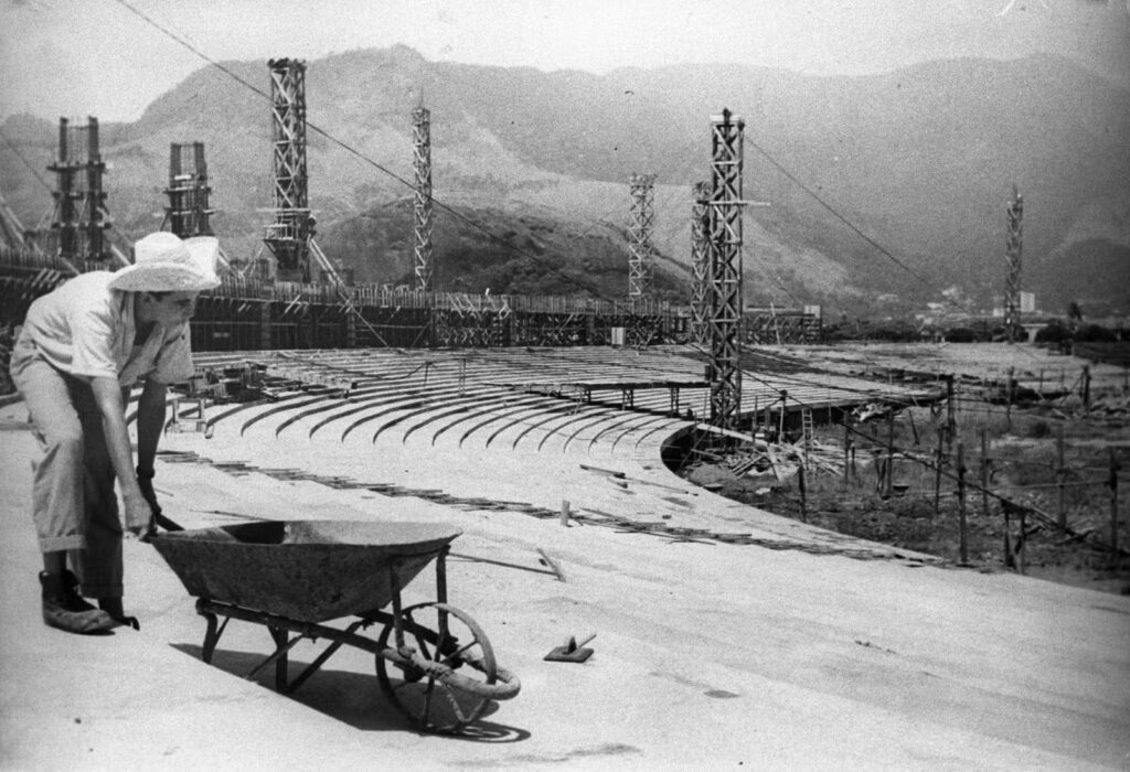 Maracanã completa 75 anos: Ícone do futebol mundial 4 32709761 rio de janeiro rj 11 03 1949 estadio rj maracana construcao foto nestor le