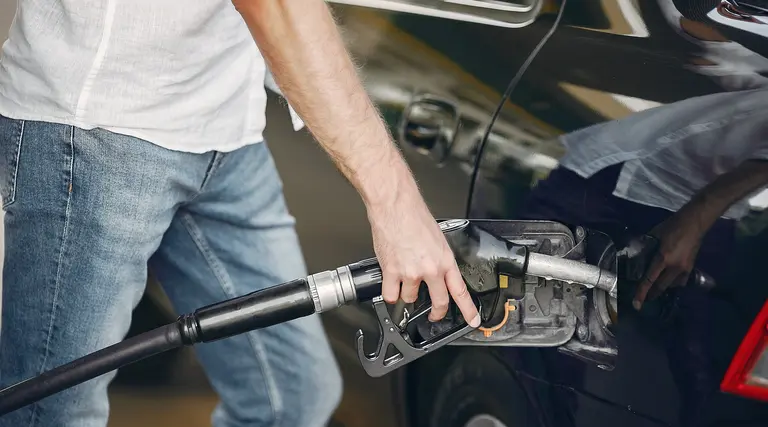 Petrobras reduz preço da gasolina em 5,6% para distribuidoras