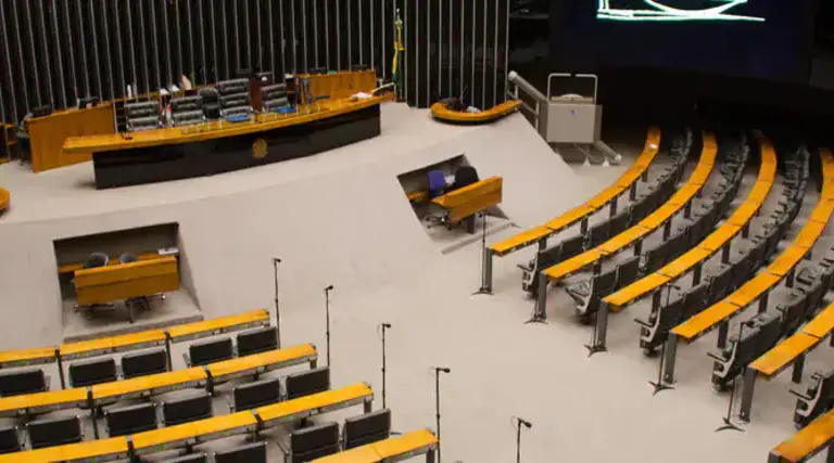 Projeto permite acúmulo de aposentadoria e salário parlamentar 1 Projeto permite acúmulo de aposentadoria e salário parlamentar