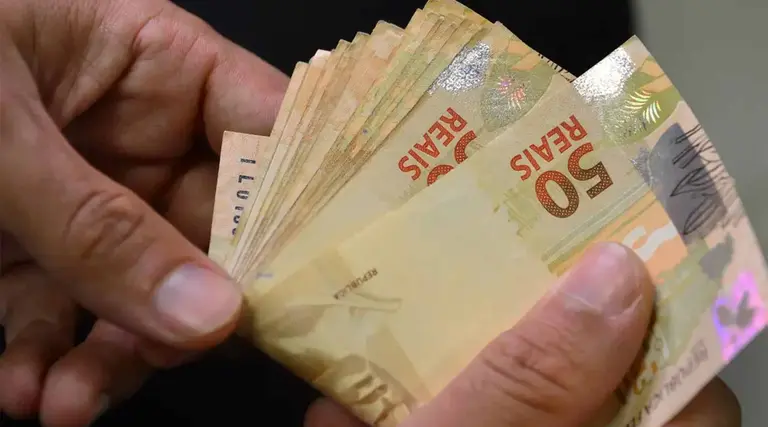 Servidores estaduais recebem 1ª parcela do 13° salário hoje 1 Servidores estaduais recebem 1ª parcela do 13° salário hoje
